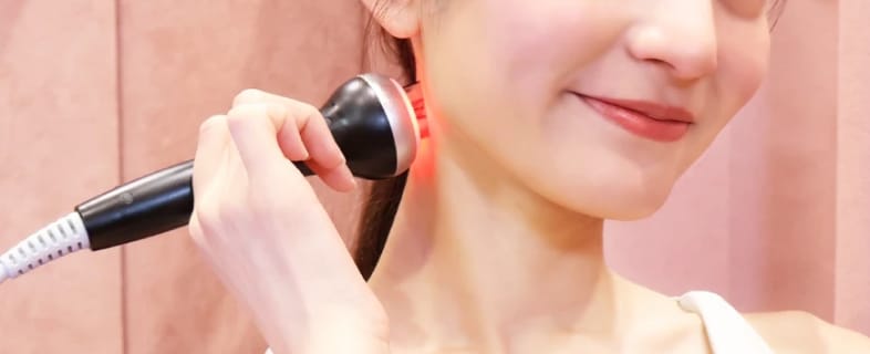 機械をお客さんご自身が押し当てている様子